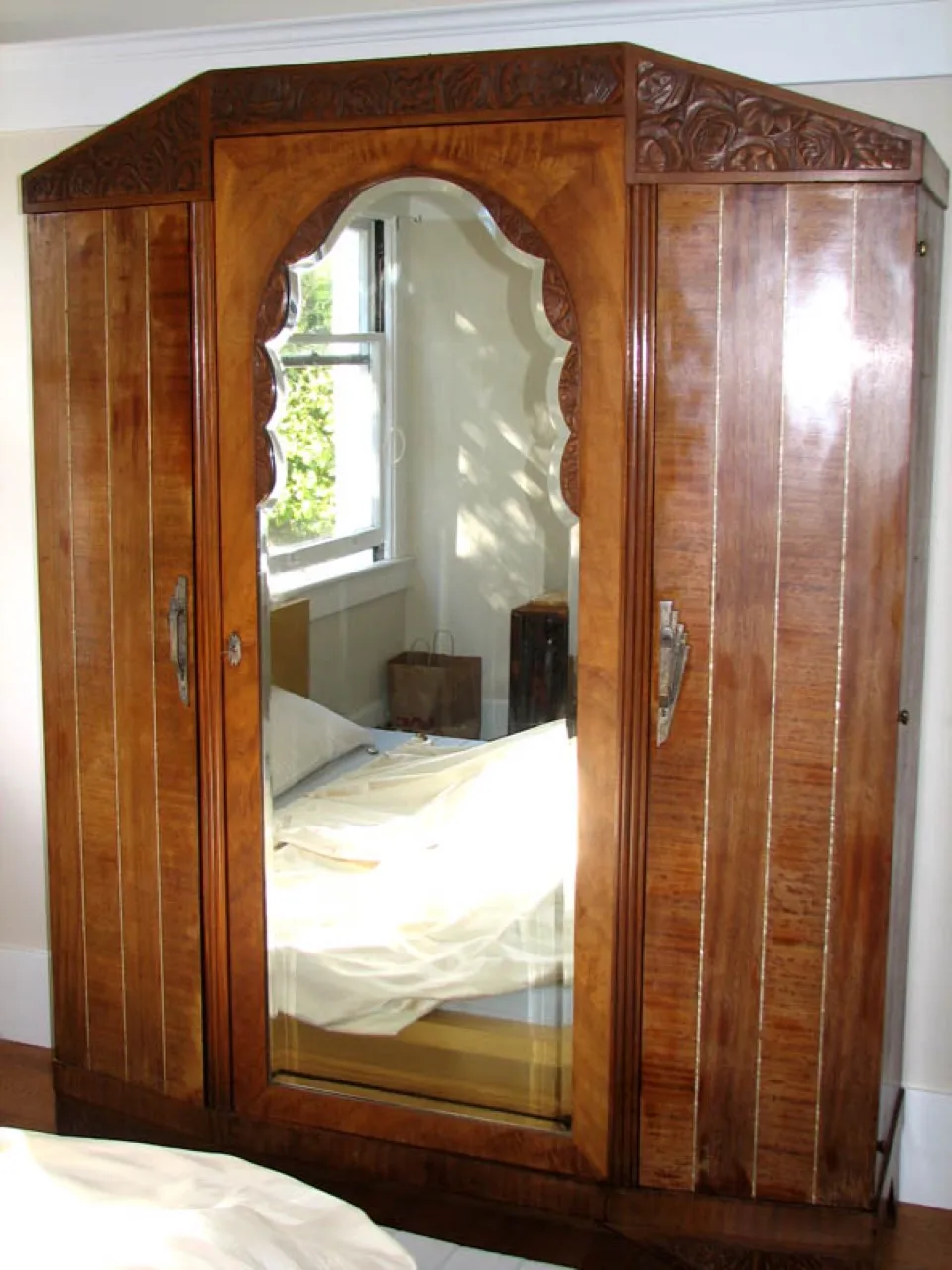Art Deco furniture: lacquer, geometry, luxurious materials