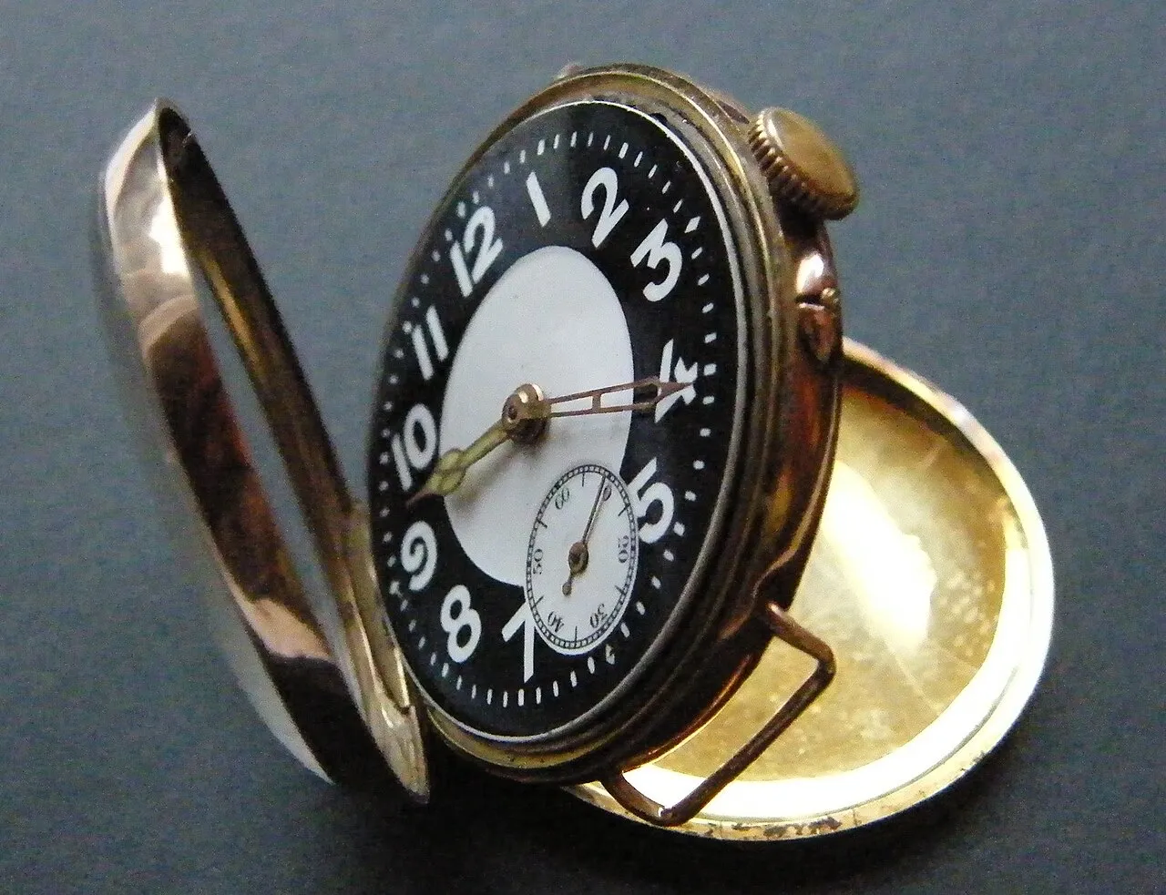 (1) A trench watch of the First World War