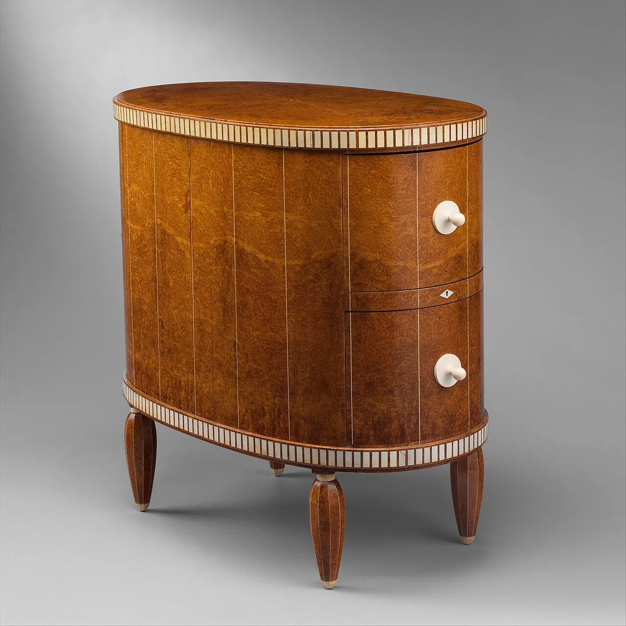 (2) Furniture by Émile-Jacques Ruhlmann: the benchmark of 1920s luxury