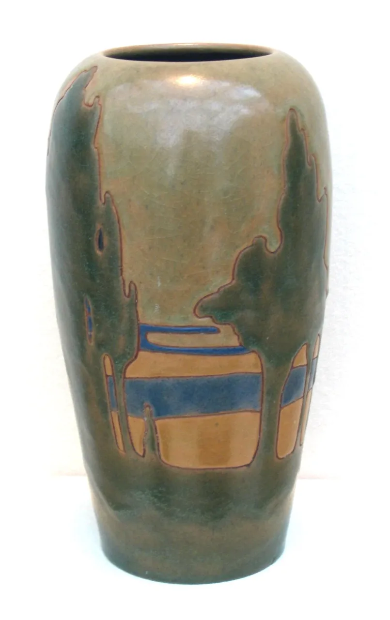 (1) An Art Deco vase
