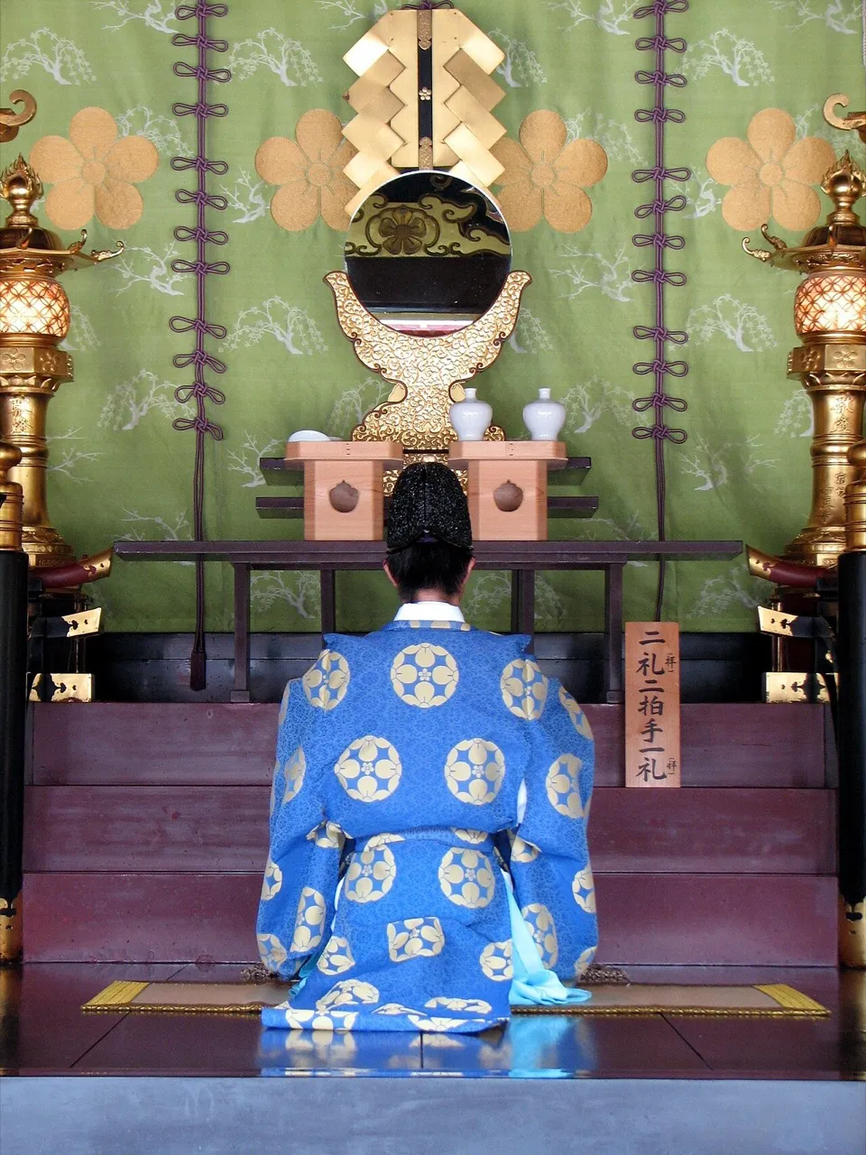 (3) A Japanese bronze mirror
