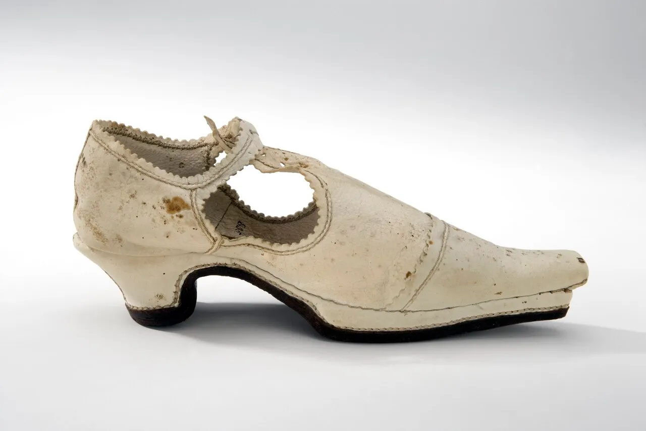 Men’s court shoes of the seventeenth century
