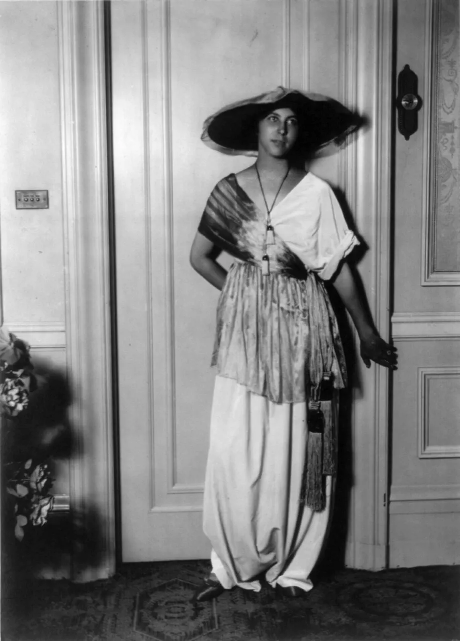 A Paul Poiret dress: a soft line without a rigid corset