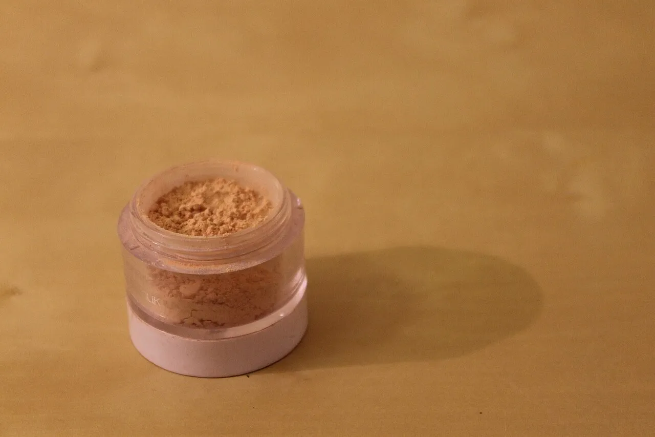 (2) A powder advertisement